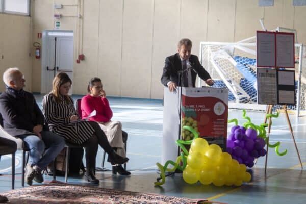 Evento con relatori e pubblico presente.