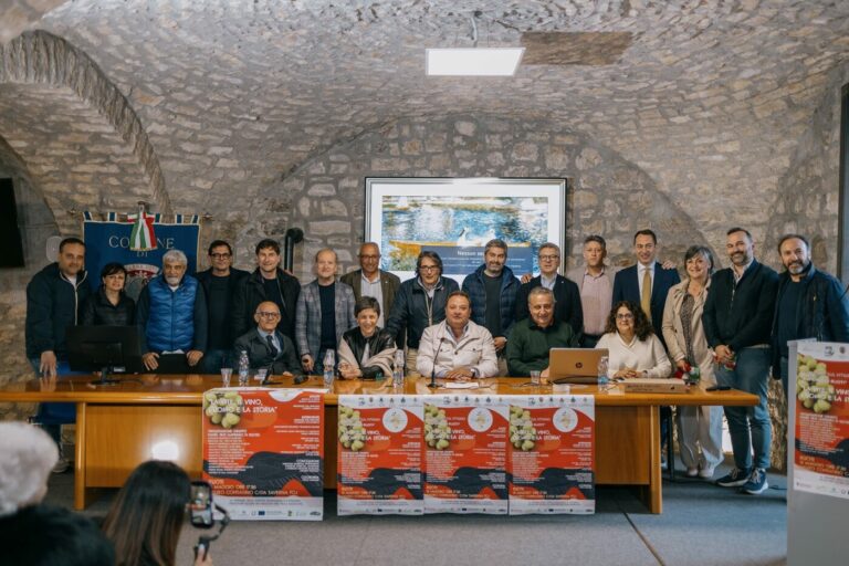 Gruppo di persone a un convegno